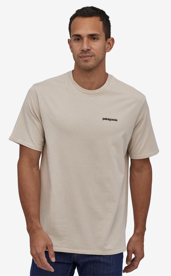 Patagonia Fitz Roy Smallmouth Organic Cotton T-Shirt Pumice Model Patagonia Fitz Roy Smallmouth Organic Cotton T-Shirt Pumice Model